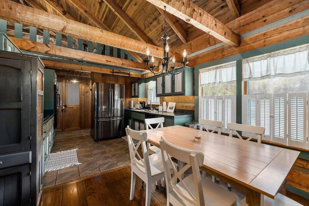 Rustic Cabin, Dock, Firepit, Kayaks & Games Winchester Eksteriør bilde