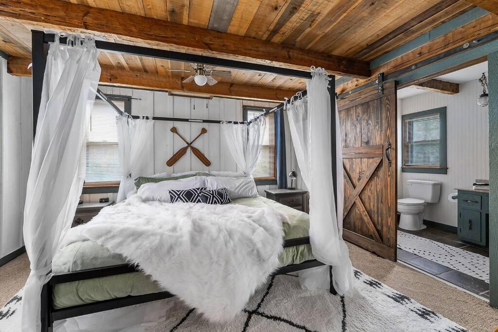 Rustic Cabin, Dock, Firepit, Kayaks & Games Winchester Eksteriør bilde