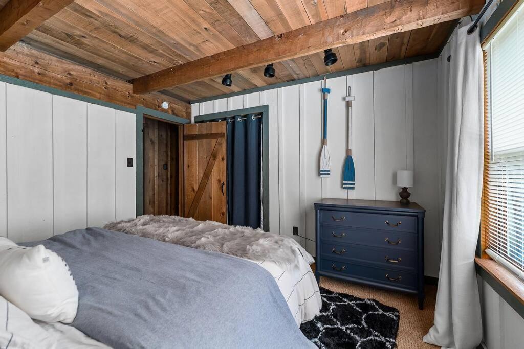 Rustic Cabin, Dock, Firepit, Kayaks & Games Winchester Eksteriør bilde