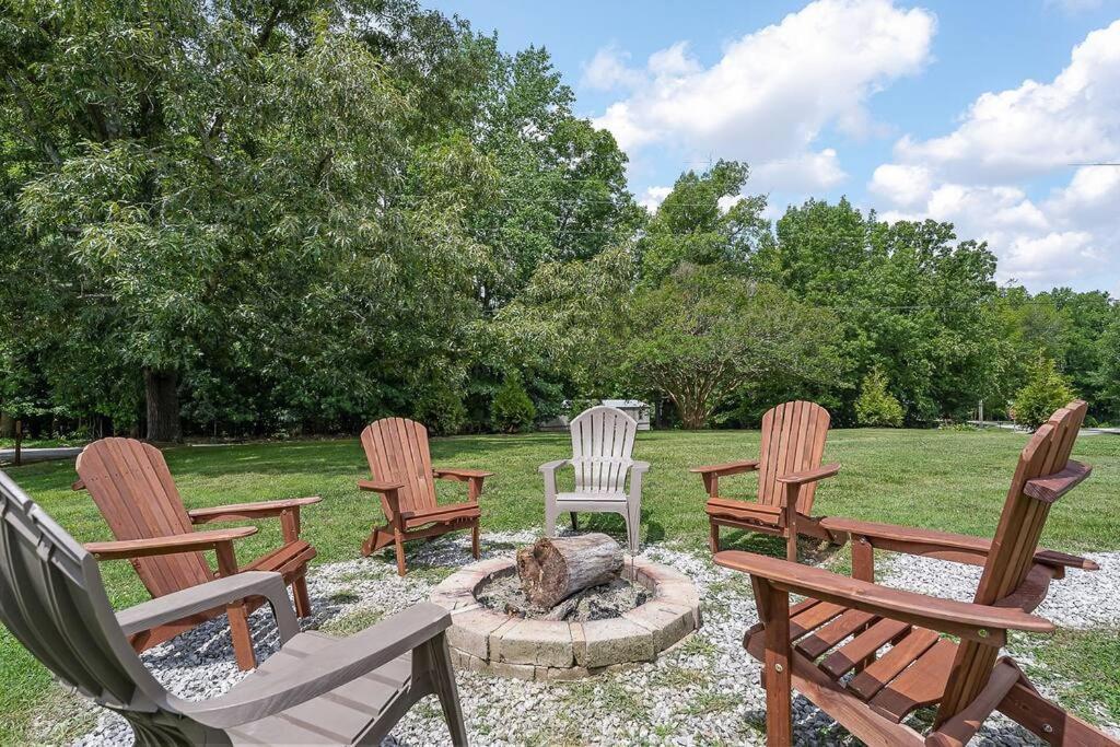 Rustic Cabin, Dock, Firepit, Kayaks & Games Winchester Eksteriør bilde